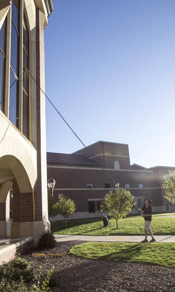 Cleaning Large Windows With A WaterFed Pole